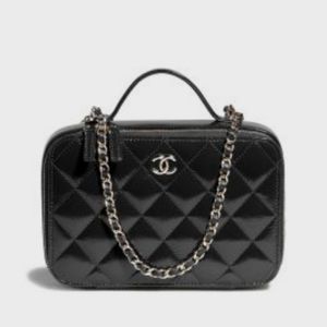 Chanel vanity Case GOLD M.  22B.